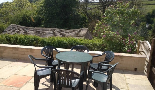 Tranquil Period Cottage On The Edge Of Tideswell, 5 mins stroll to centre.