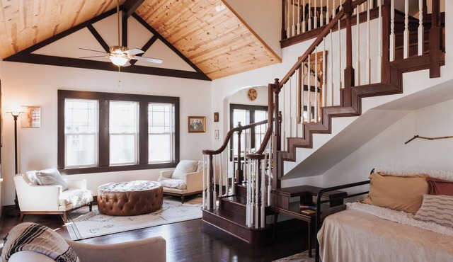 Tranquil Pet-Friendly Bungalow in Midtown Springfield with High-Speed Wi-Fi