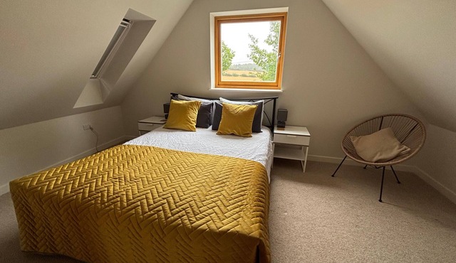 Tranquil Pond View Loft Retreat in Sudbury