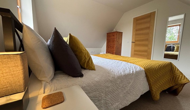 Tranquil Pond View Loft Retreat in Sudbury