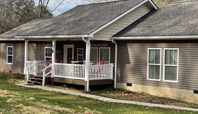 Tranquil Pondside Getaway