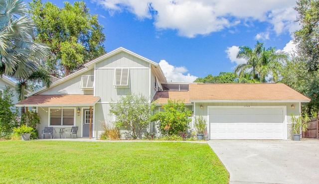 Tranquil private pool home near Siesta Key Beachn
