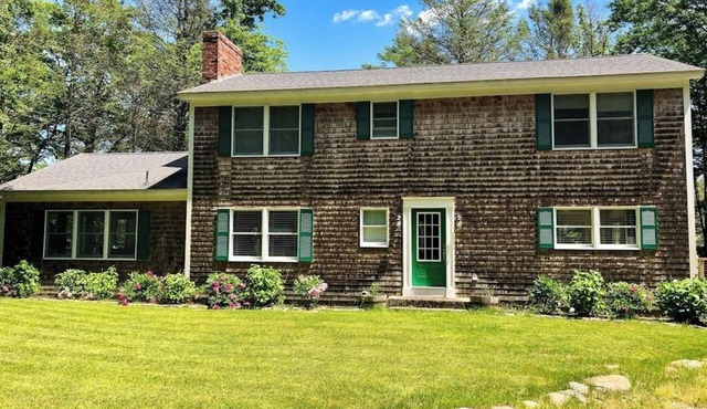 Tranquil private riverfront home w/tidal dock & large yard