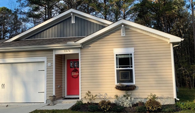 Tranquil property. Great location to avoid traffic chaos! 8 miles from the beach