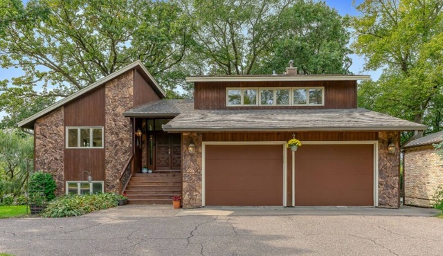 Tranquil property right on the Mississippi River with stunning panoramic views