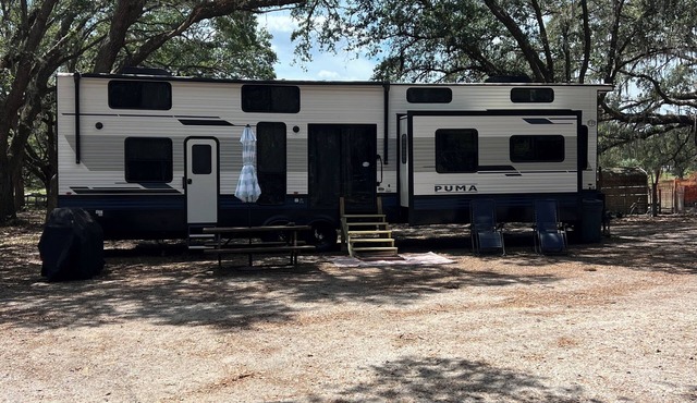 Tranquil, Quiet RV On A Private Fenced-In Farm!