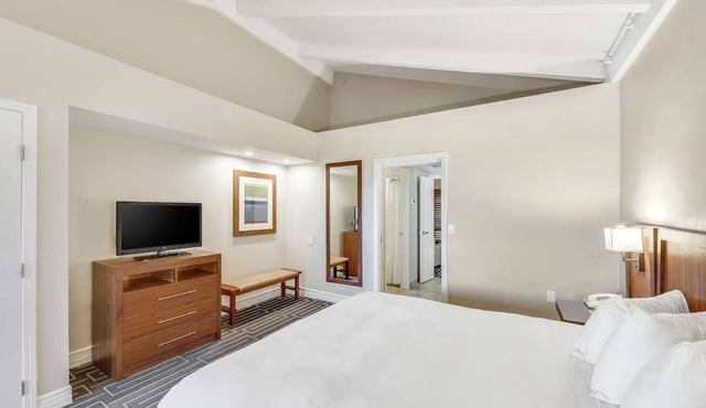 Tranquil Resort Room w/Full-Service Spa & Surrounded by Mountains