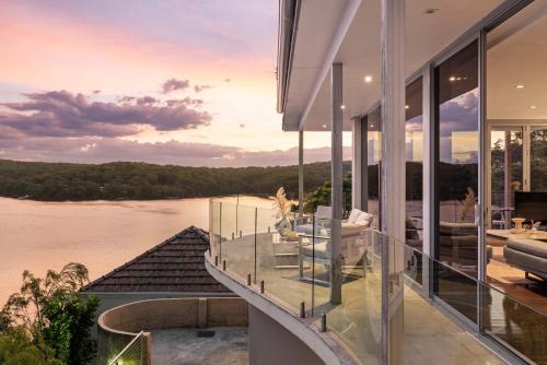 Tranquil Retreat at Caringbah South - Waterfront Ensuite King Room with Spectacular Views