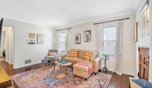 Tranquil retreat by Toledo Hosp/UT! Updated-2br