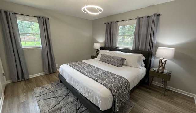 Tranquil Retreat,Family & Pet Friendly, 2 Miles MTSU, 4.5 miles Seigel Complex!