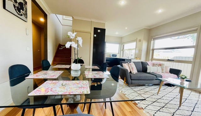 "tranquil Retreat Near Airport: A Spacious 3-bedroom Haven"