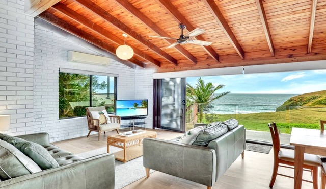 Tranquil Retreat with Stunning Waterfront Views