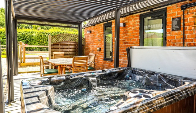 Tranquil Retreat with Private Hot Tub - Wharf Annexn