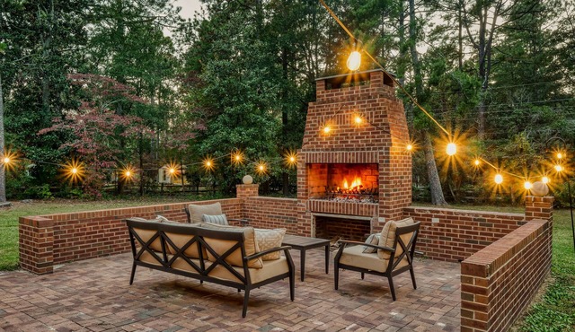 Tranquil Retreat w/Hot Tub, Large Patio, 2 living rooms