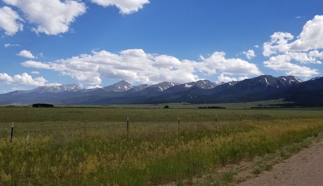 Tranquil Retreat w/private National Forrest access, pond & creek