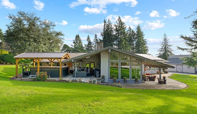 Tranquil Retreat with Hot Tub/Swim Spa & Game Room