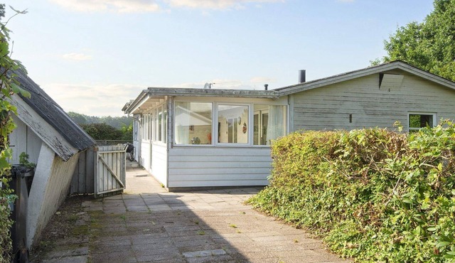 Tranquil Retreat With Spa and Garden-by Traum