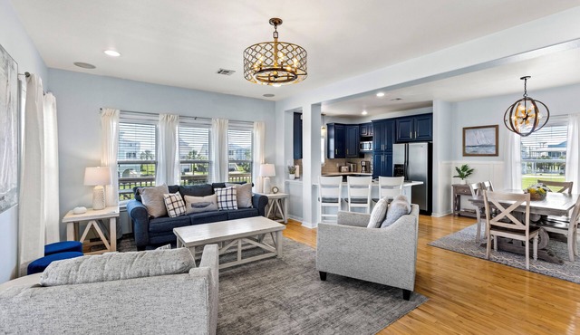 Tranquil Retreat with Gulf Views, 2 Min Walk to Pedestrian-Only Beach