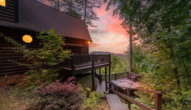 Tranquil Ridge- View, pet friendly, hot tub, sauna