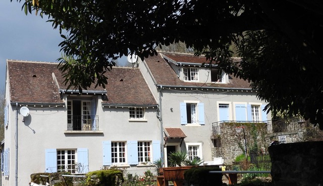 Tranquil riverside property