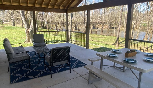 Tranquil Riverside Retreat: 10 Minutes from Downtown Huntsville