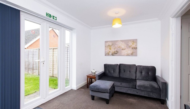 Tranquil Riverside Retreat in Norwich