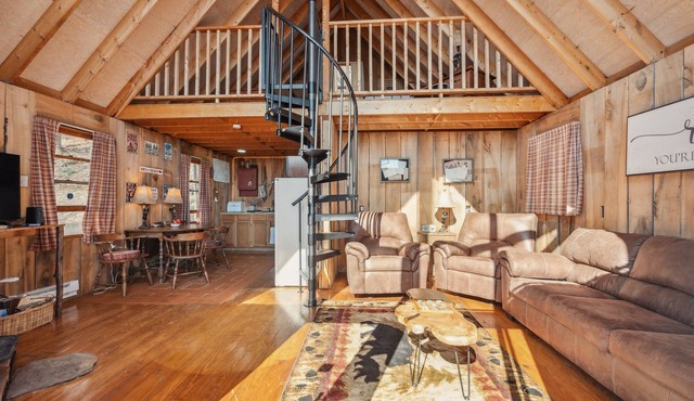 Tranquil Rocky Top Cabin with Mountain Views! by RedAwning