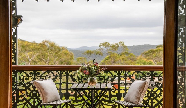 Tranquil, romantic, secluded retreat with amazing views that stretch on forever!