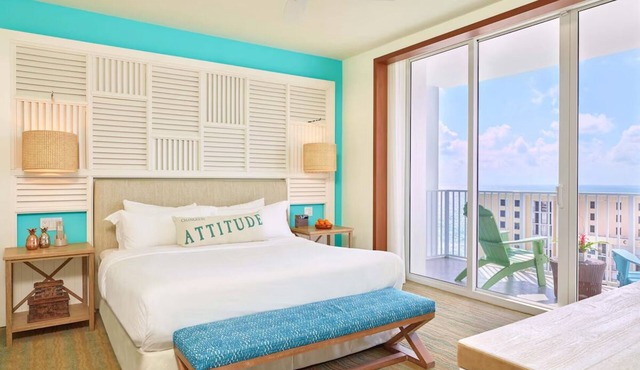 Tranquil Room Perfect for a Relaxing Florida Getaway | Pet-Friendly Retreat