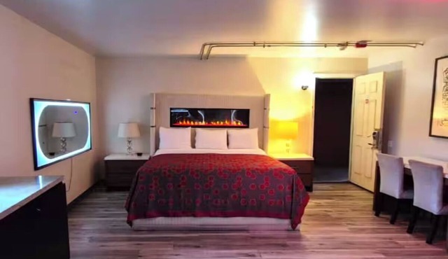 Tranquil Room w/Free Parking - Green Lake - 1.9 miles away | Pets Allowed