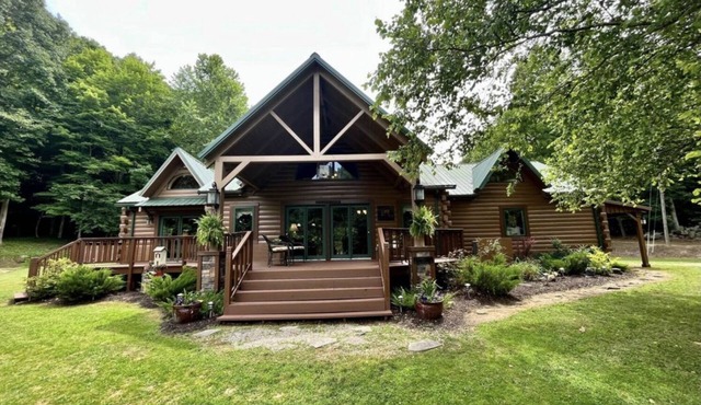 Tranquil & secluded Log Home on 172 acres w/breath taking views for all to enjoy