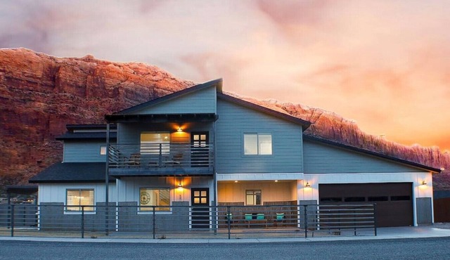 Tranquil Setting, Mountain Views & Trailer Parking