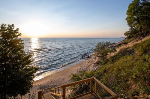Tranquil Shores Relax on Lake Michigan 4BR, 4BA