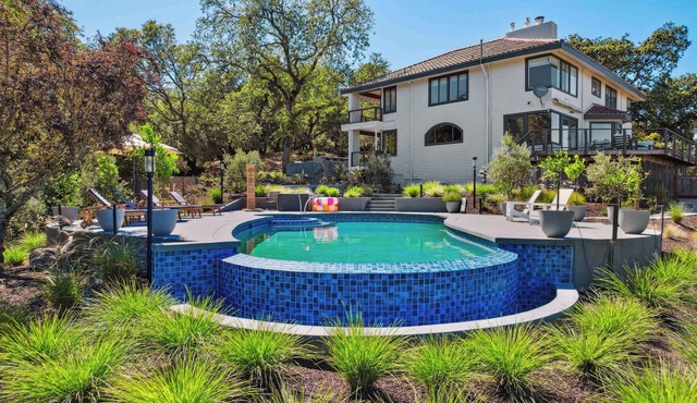 Tranquil Sonoma Retreat by Kohmsa Stays - Pool, Hot Tub, Bocce & Outdoor Kitchen