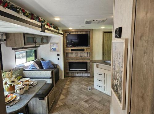 Tranquil Stay Close to Hotspots