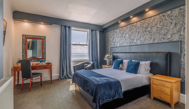 Tranquil Stay by the Sea Near Adventure Island & Local Hotspots