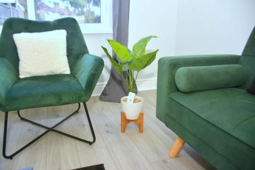 Tranquil Stays at 3 bedroom House in Dagenham