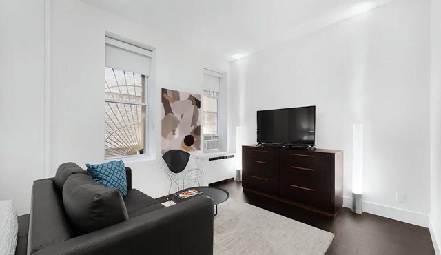 Tranquil Studio Apartment in Brooklyn steps away from Prospect Park!