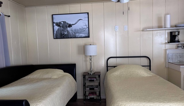 Tranquil studio with WiFi in sunny outskirts Salinas