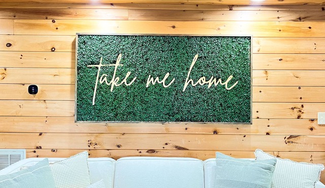 Tranquil, stylish cabin with a hot tub and outdoor fire pit.