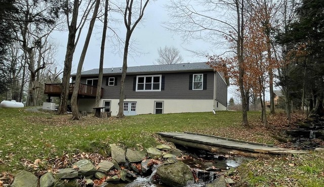 Tranquil, Stylish Elk Mountain Home with Lake Access