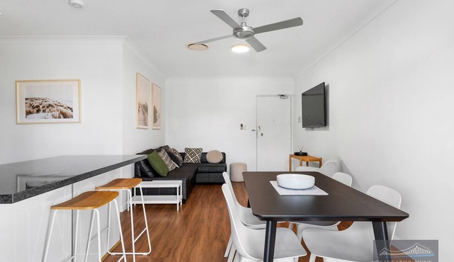 Tranquil Taringa 2 Bed Sleeps 5,Close to Bus and Train Indooroopilly Shopping