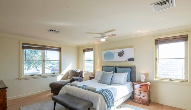 Tranquil Taylor - Two-Storey CBD Family Home, BBQ