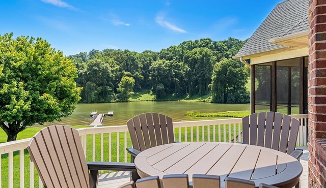 Tranquil Tellico Lakefront Retreat - Kayaks! Private Dock!