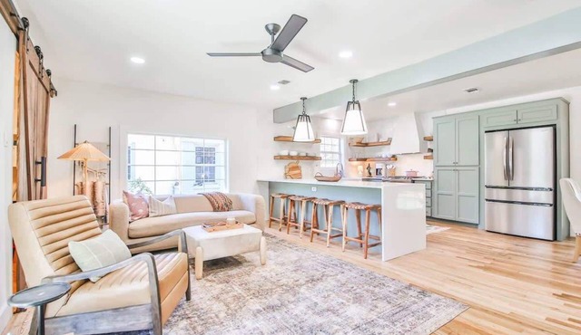 Tranquil Terrace - 2BR 2BA - Walk to Tech
