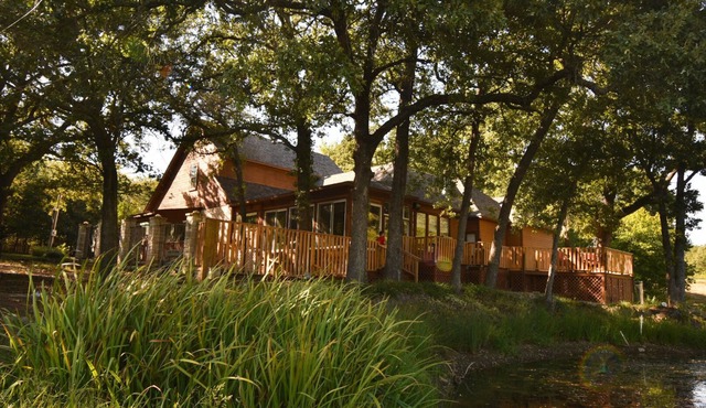 Tranquil Texoma Lake House w/private lake on .5 acres & steps from Lake Texoma