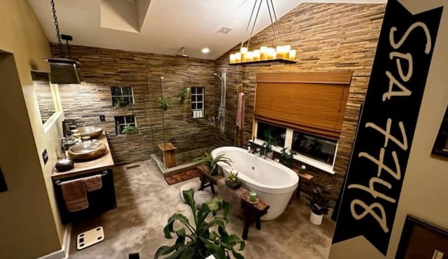 Tranquil three bedroom SpaHome in central St. Louis.