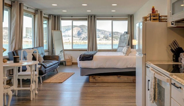 Tranquil Tides - private studio suite on river