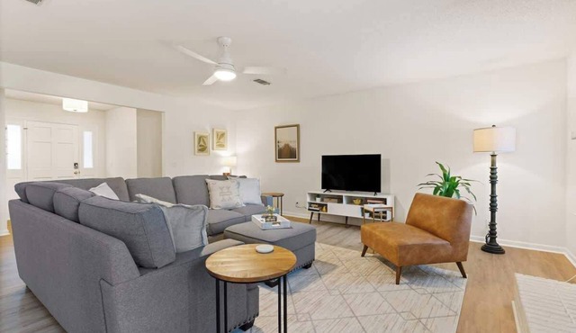 Tranquil Tides Retreat - Waterfront Community