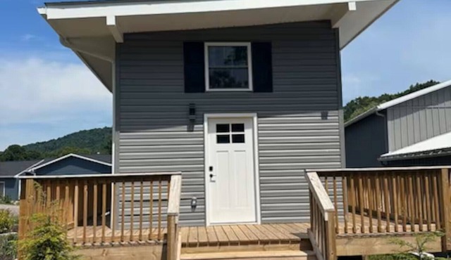 Tranquil Tiny House by the Brook – Your Mountain Escape Awaits